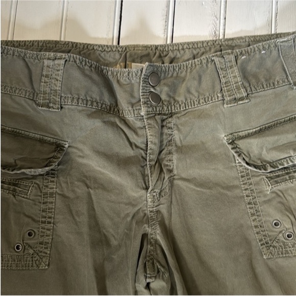 Old Navy Bermuda Shorts Olive Green Size 10 - Picture 4 of 6